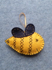 Bumble Bee Felt Holiday Ornament DIY Kit 