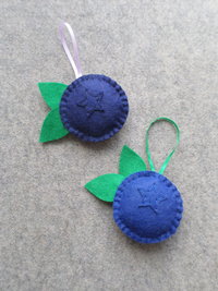 Blueberry Felt Holiday Ornament DIY Kit 