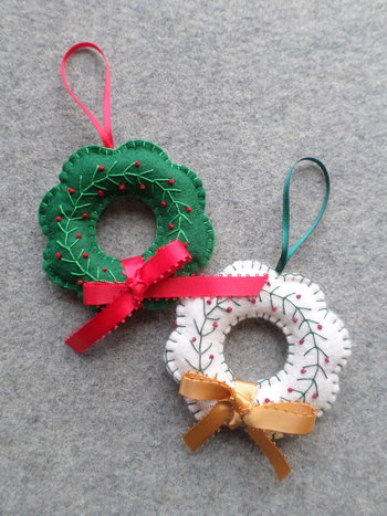 Wreath Felt Holiday Ornament DIY Kit 