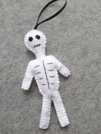 Skeleton Halloween Felt Holiday Ornament DIY Kit