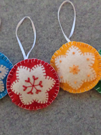Set of 4 Bright Colored Holiday Felt Ball Ornaments DIY Kit 