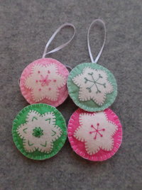 Set of 4 Pink & Green Holiday Ornaments - Felt ornaments DIY Kit 