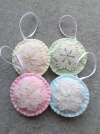 Set of 4 Pastel Holiday Felt Ball Ornaments DIY Kit 
