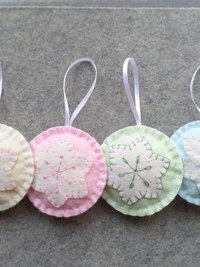 Set of 4 Pastel Holiday Felt Ball Ornaments DIY Kit 