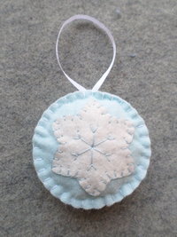 Set of 4 Pastel Holiday Felt Ball Ornaments DIY Kit 
