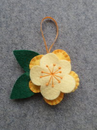 Yellow Flower Felt Ornament DIY Kit 