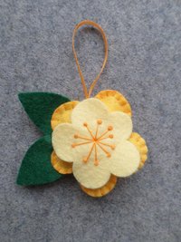 Yellow Flower Felt Ornament DIY Kit 