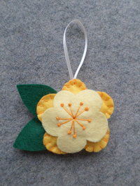 Yellow Flower Felt Ornament DIY Kit 