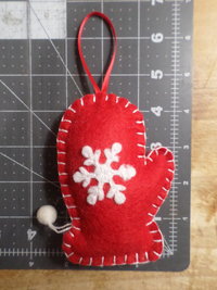  Mitten Felt Holiday Ornament DIY Kit 