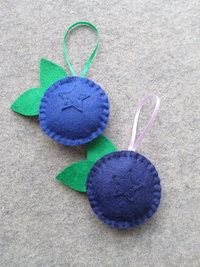 Blueberry Felt Holiday Ornament DIY Kit 