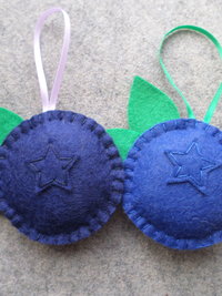 Blueberry Felt Holiday Ornament DIY Kit 