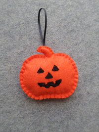 Jack O'Lantern Pumpkin Halloween Felt Holiday Ornament DIY Kit 
