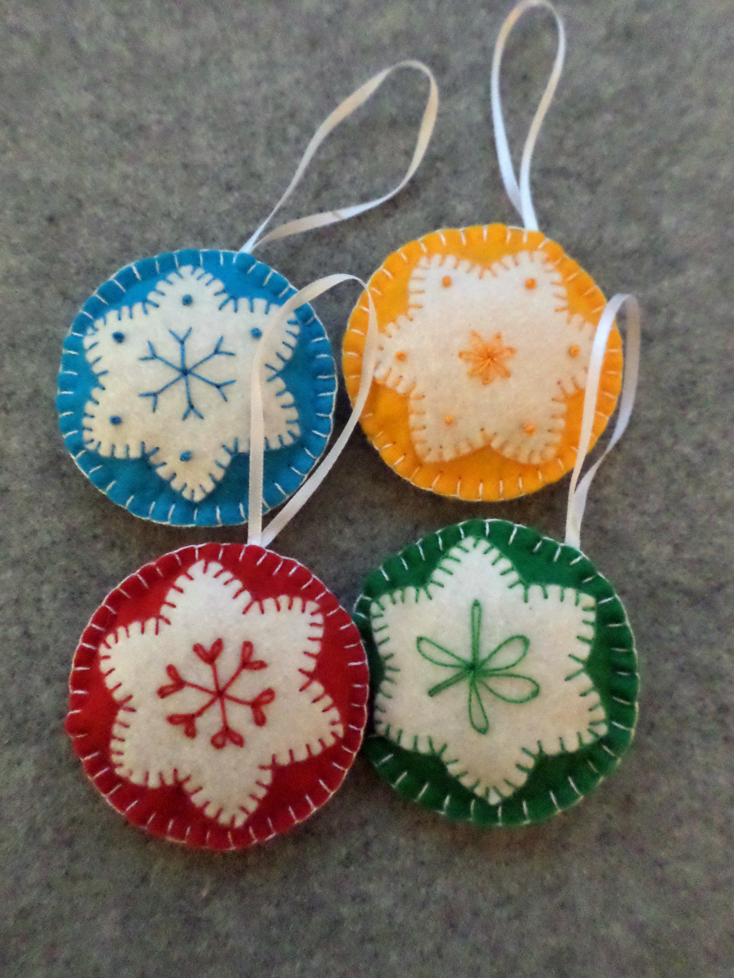 Set of 4 Bright Colored Holiday Felt Ball Ornaments DIY Kit 