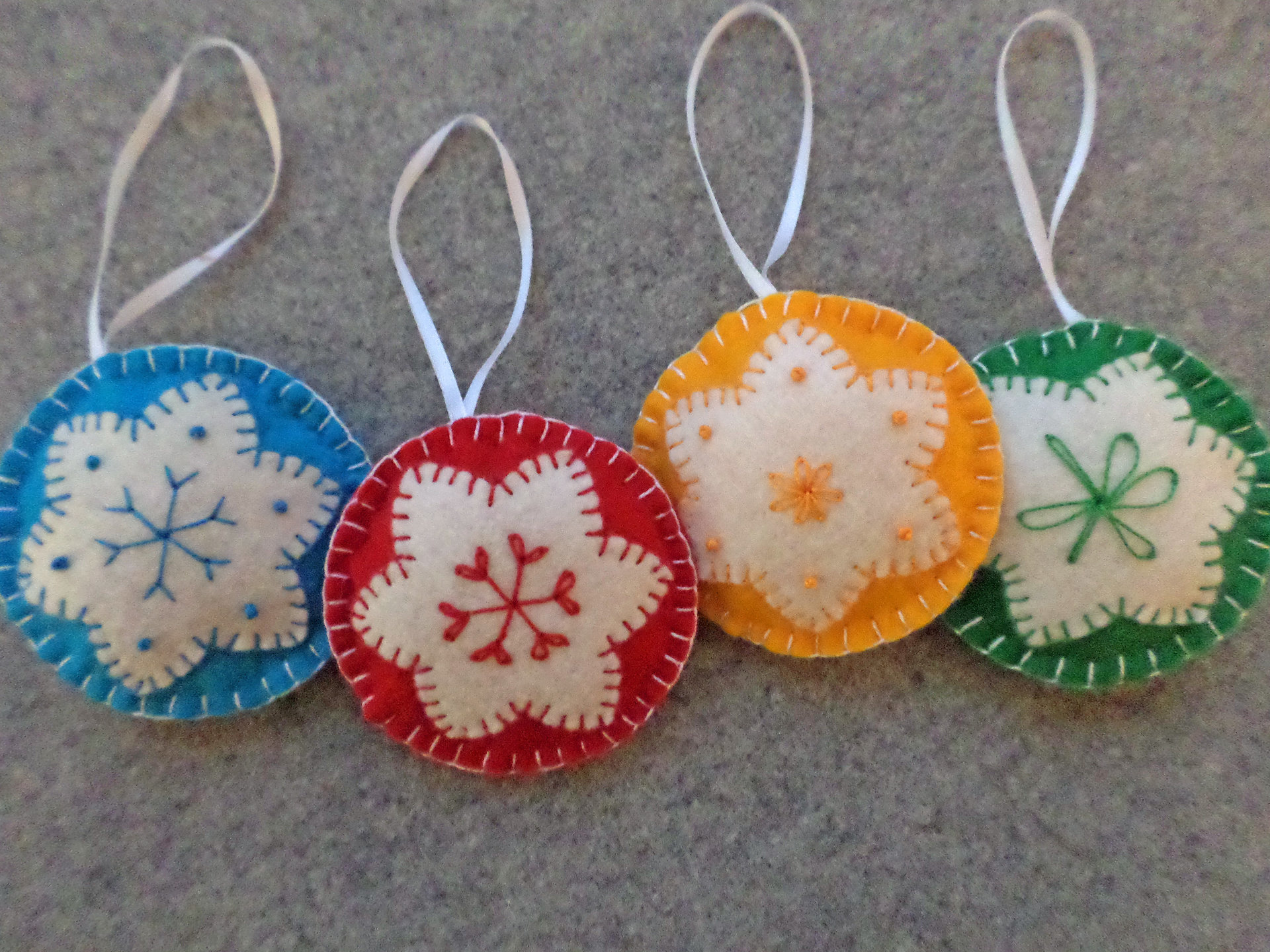 Set of 4 Bright Colored Holiday Felt Ball Ornaments DIY Kit 