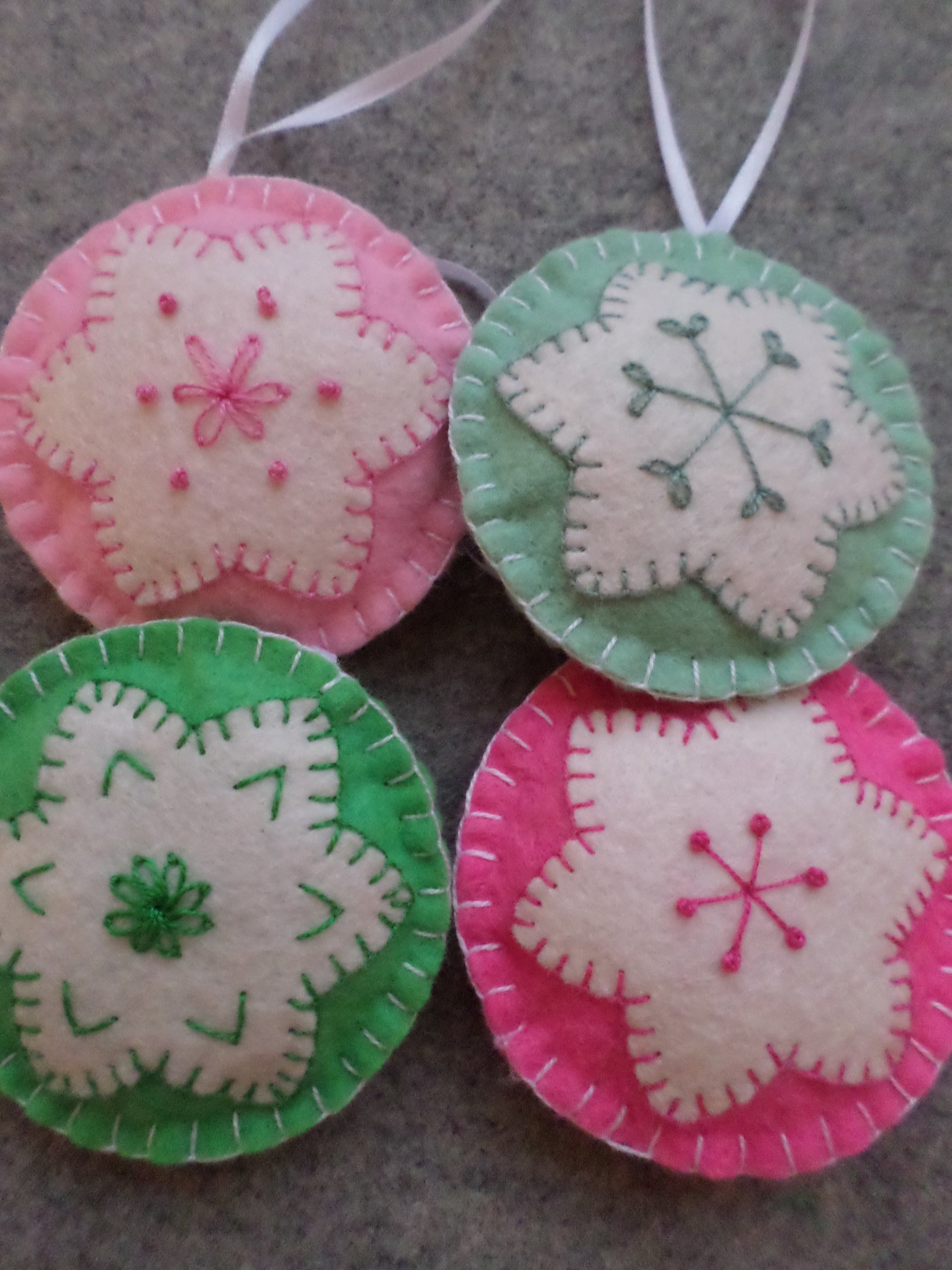 Set of 4 Pink & Green Holiday Ornaments - Felt ornaments DIY Kit 