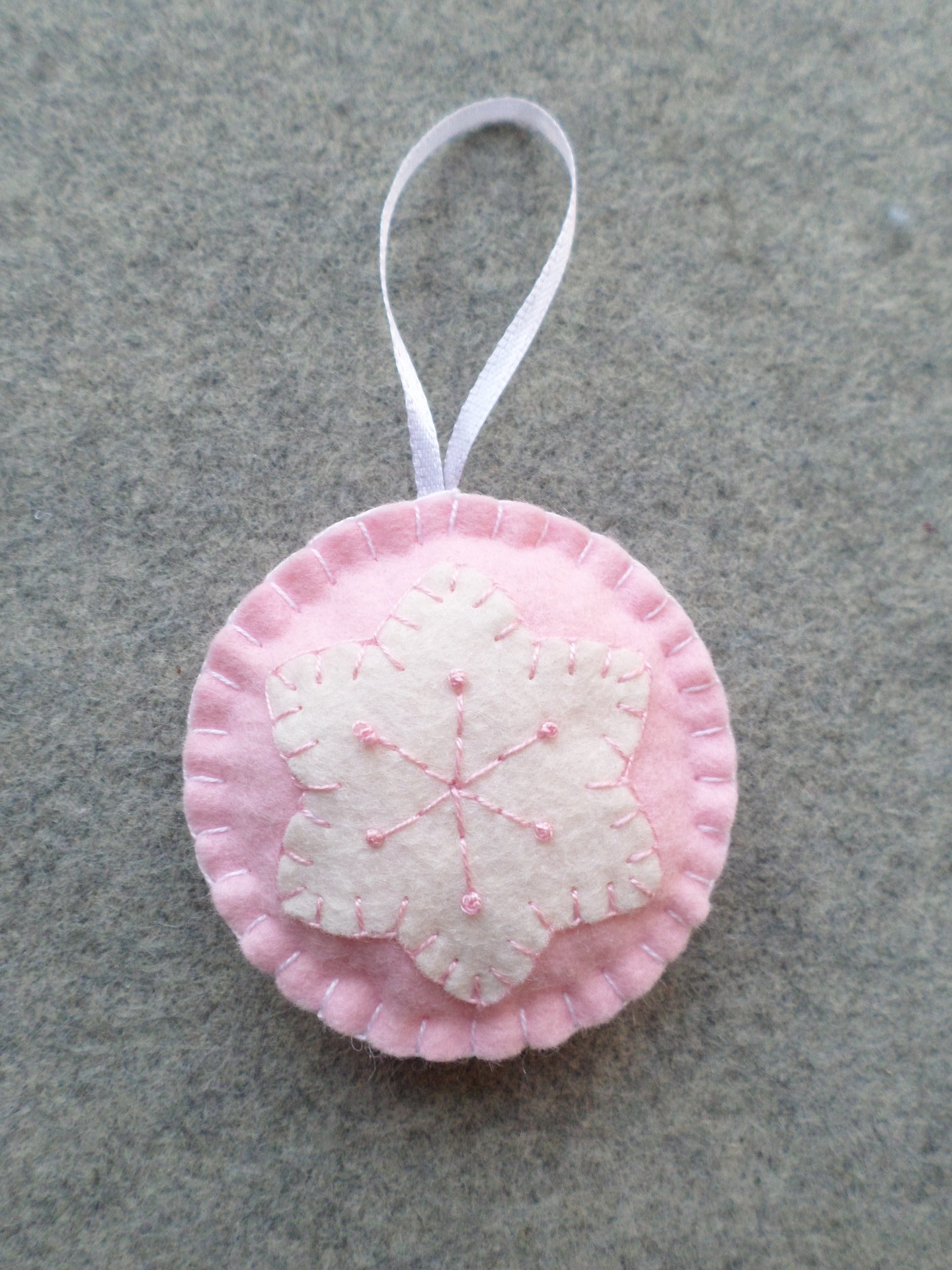 Set of 4 Pastel Holiday Felt Ball Ornaments DIY Kit 