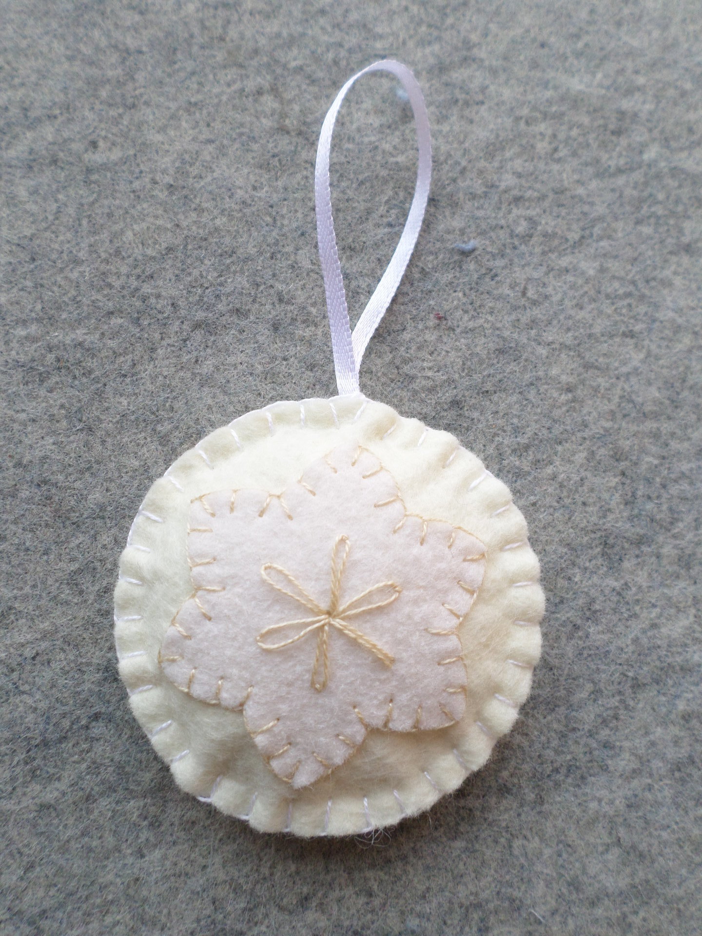 Set of 4 Pastel Holiday Felt Ball Ornaments DIY Kit 