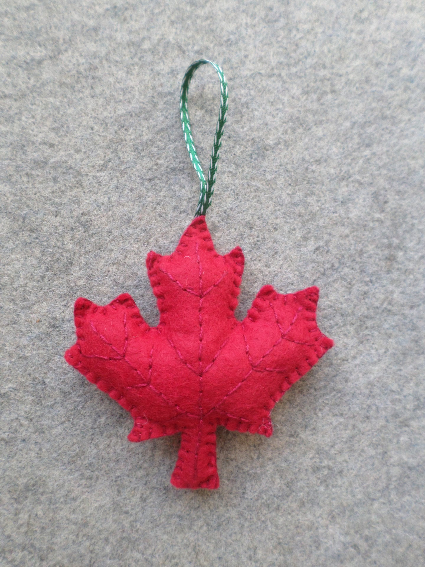 Maple Leaf Felt Holiday Ornament DIY Kit 
