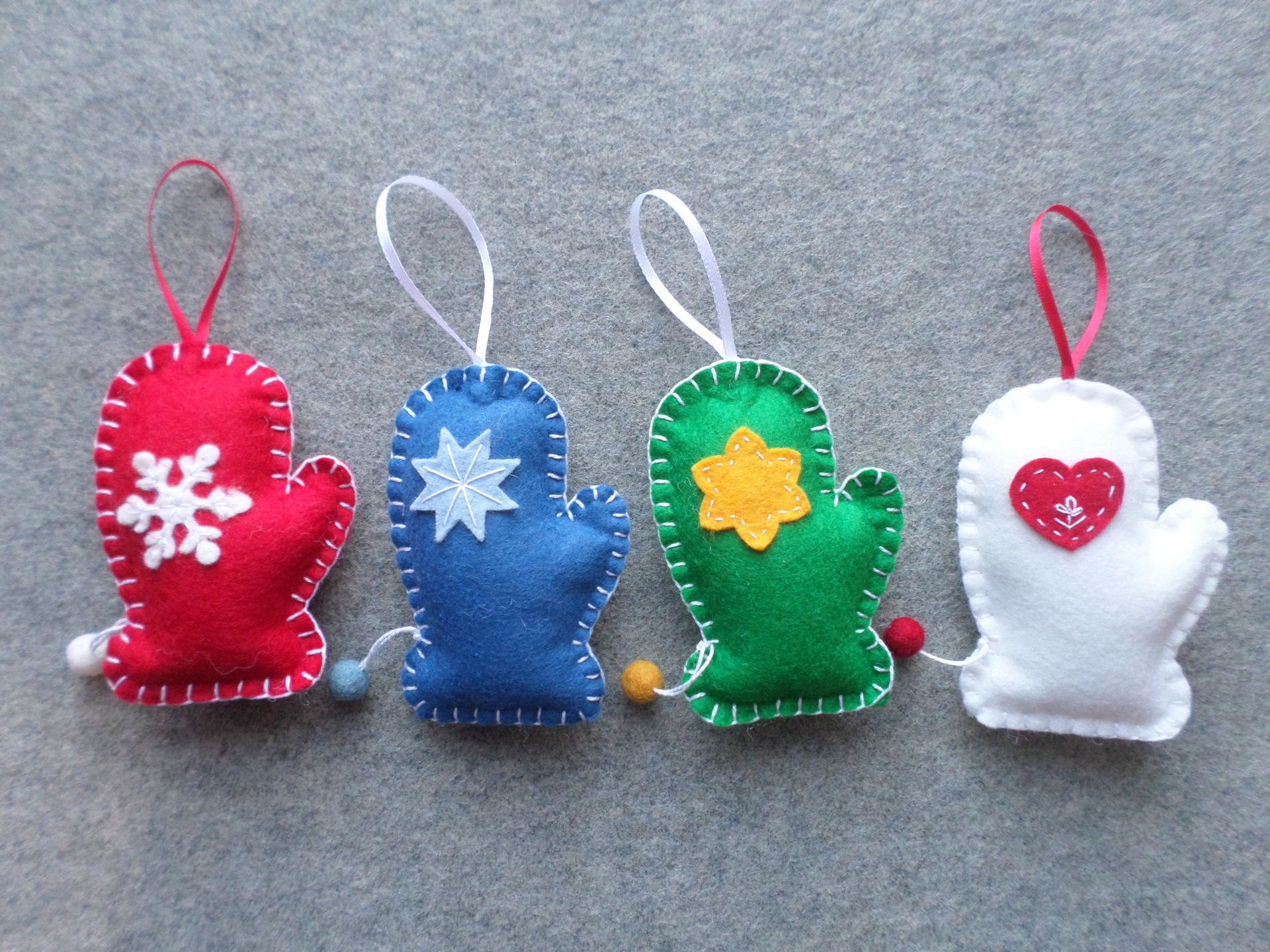 Set of 4 Mittens Felt Ornaments DIY Kit 