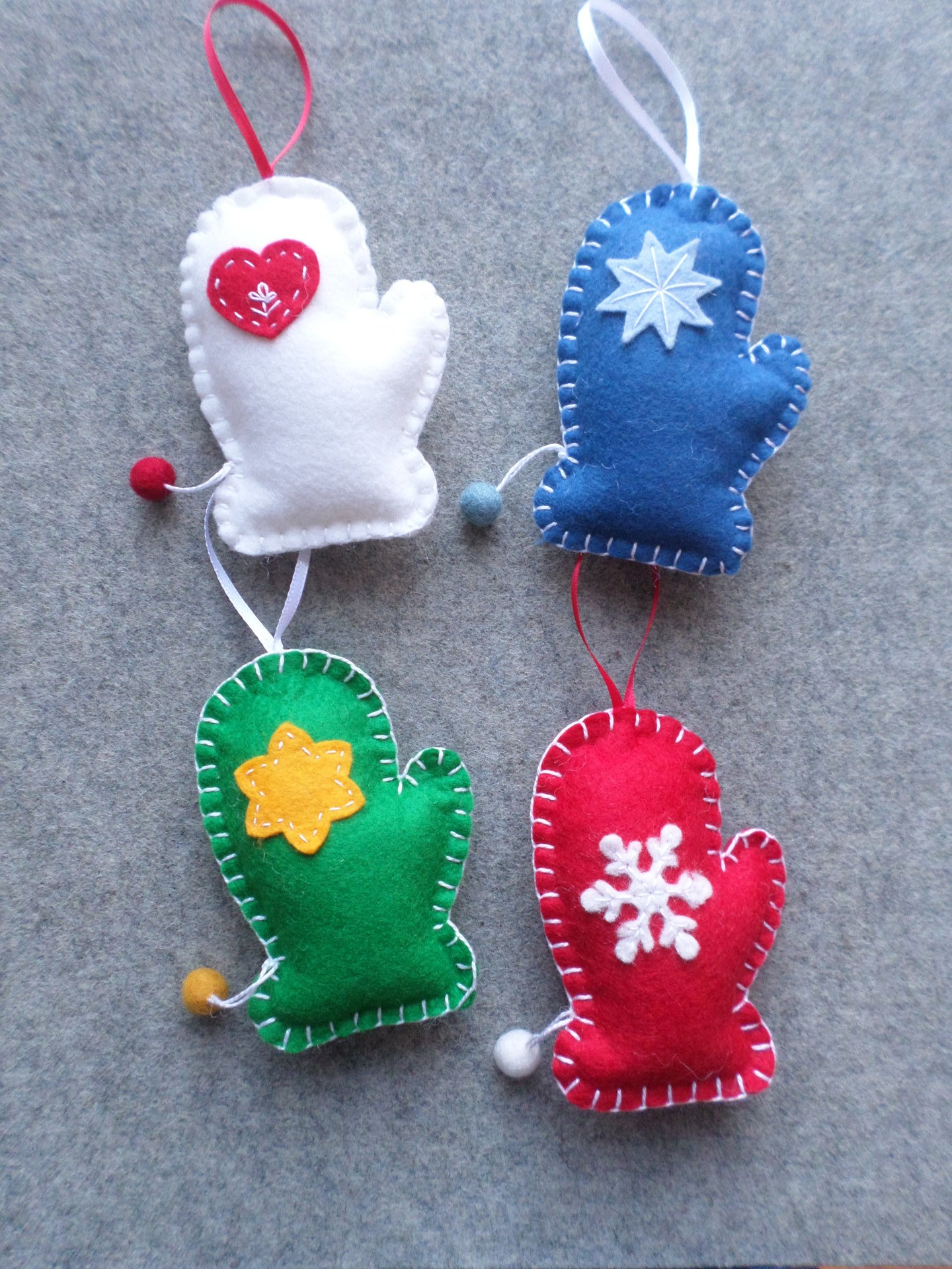 Set of 4 Mittens Felt Ornaments DIY Kit 