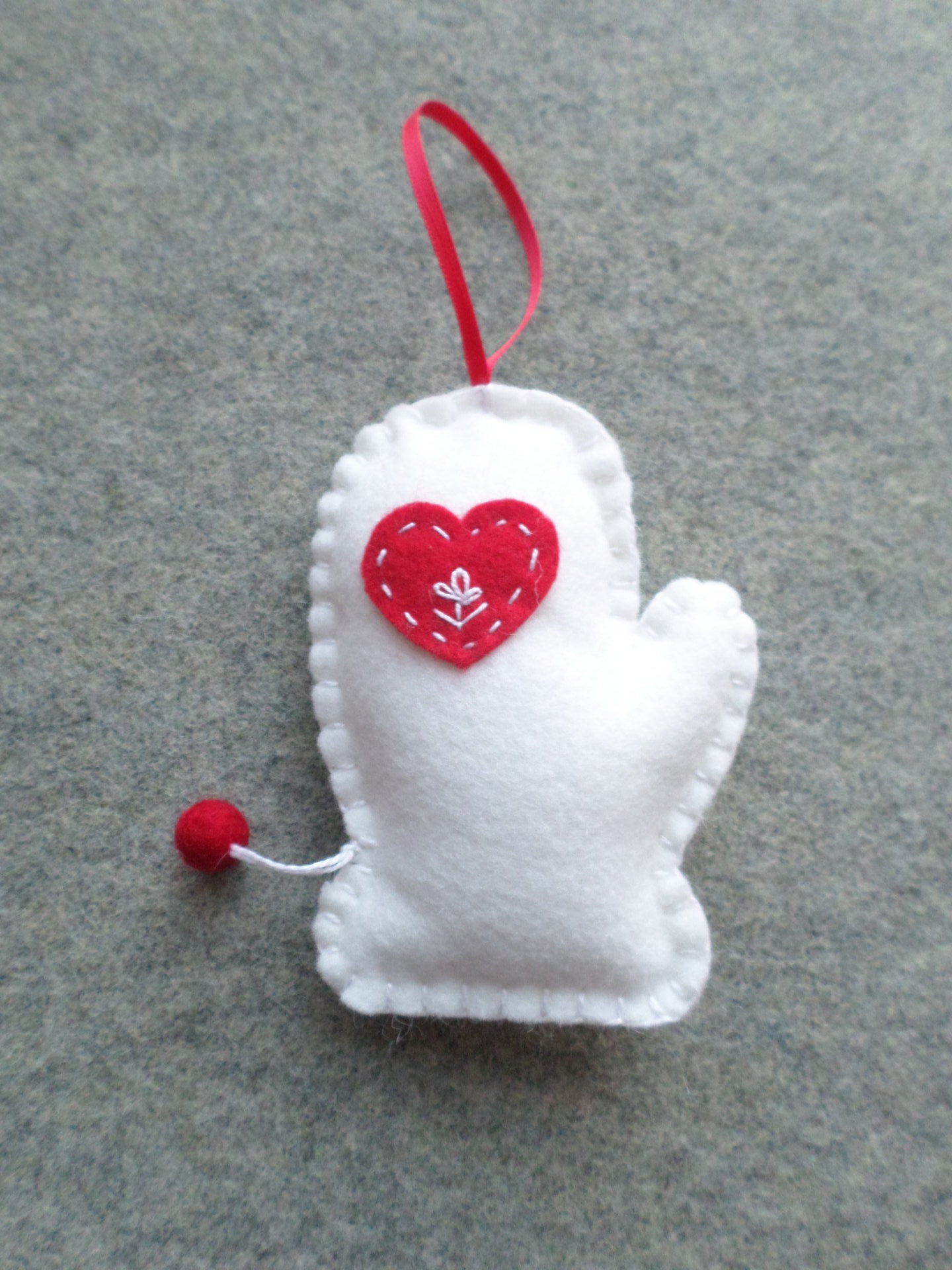 Set of 4 Mittens Felt Ornaments DIY Kit 