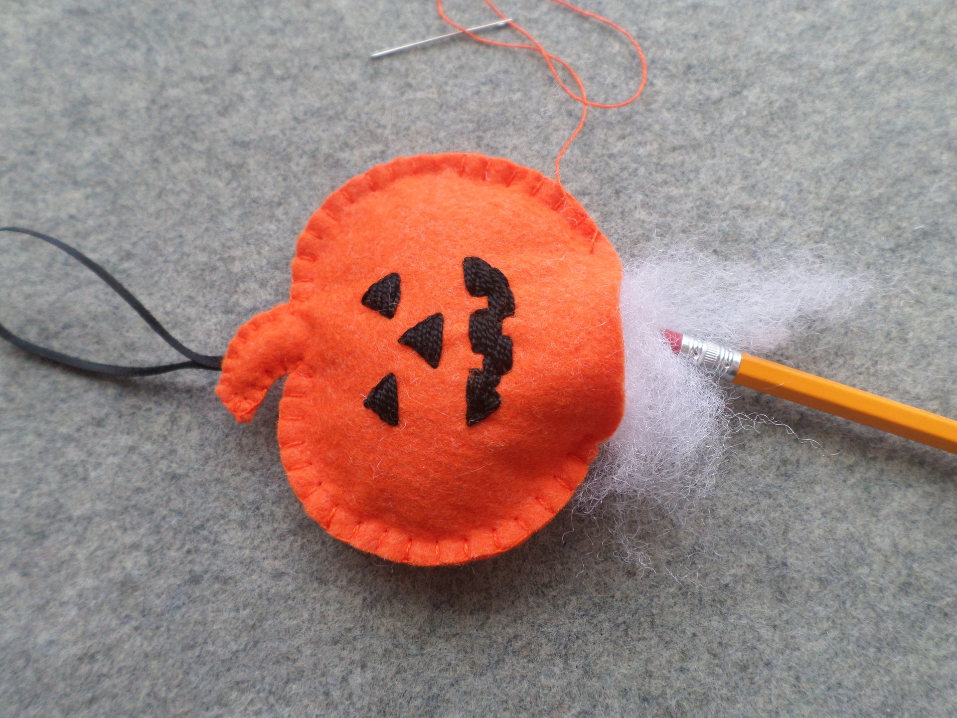Jack O'Lantern Pumpkin Halloween Felt Holiday Ornament DIY Kit 