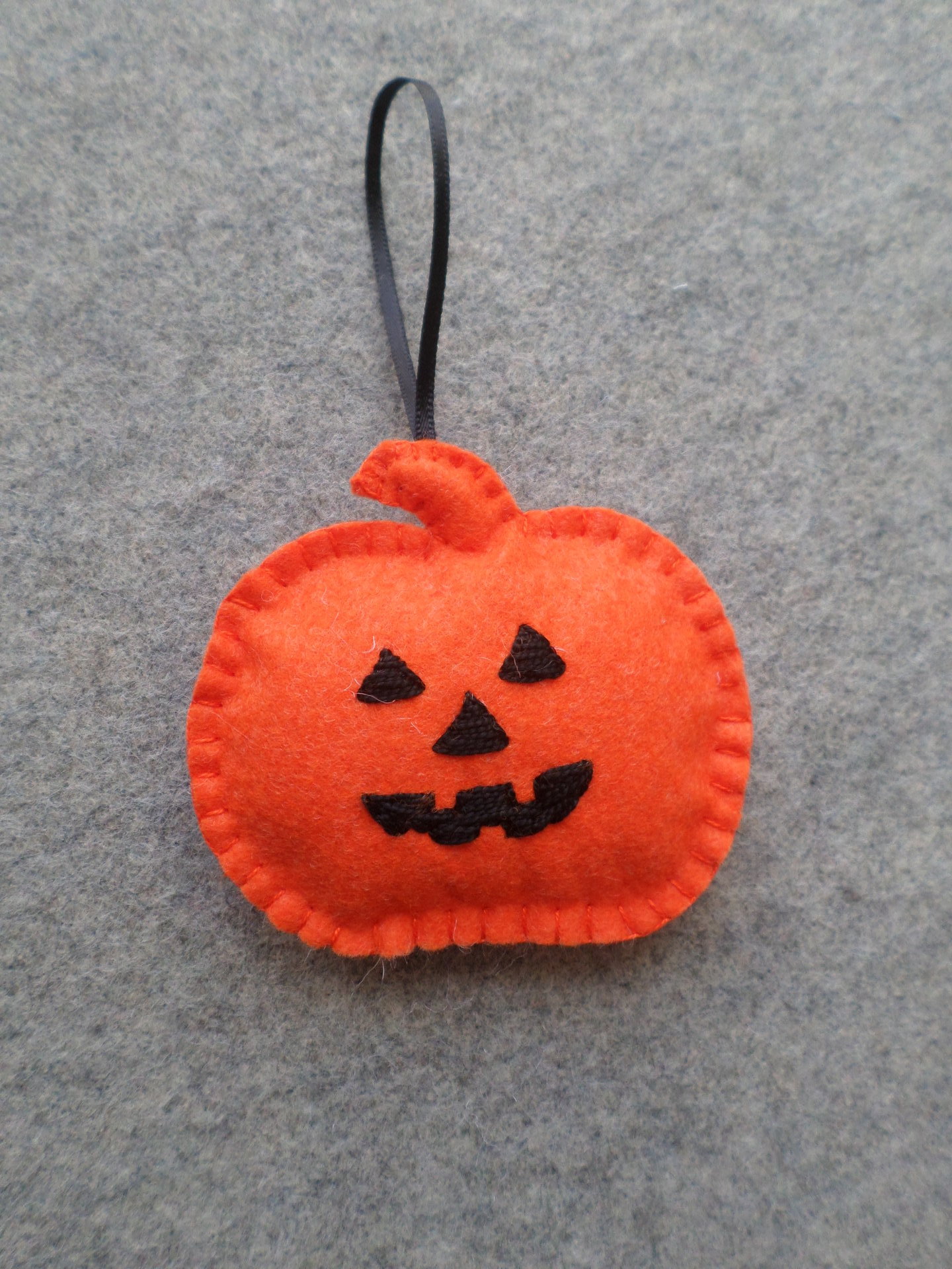 Jack O'Lantern Pumpkin Halloween Felt Holiday Ornament DIY Kit 