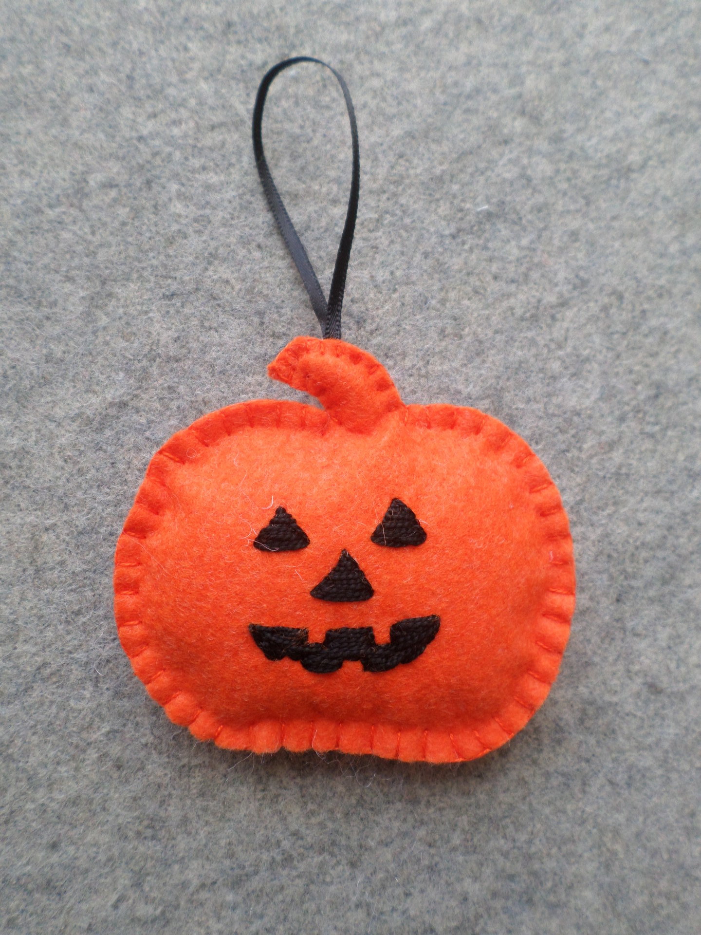 Jack O'Lantern Pumpkin Halloween Felt Holiday Ornament DIY Kit 
