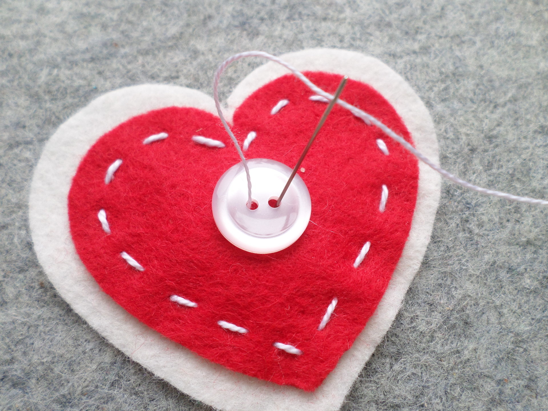 Set of 4 Valentine Hearts - Felt DIYSewing Activity Kit 