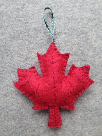 Maple Leaf Felt Holiday Ornament DIY Kit 