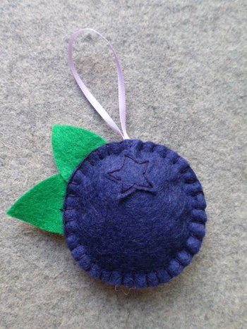 Blueberry Felt Holiday Ornament DIY Kit 