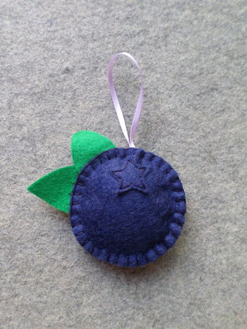 Blueberry Felt Holiday Ornament DIY Kit 