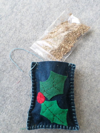 HOLLY Balsam Sachet DIY Kit