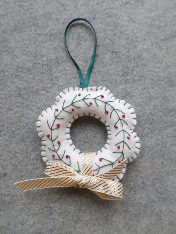 Wreath Felt Holiday Ornament DIY Kit 