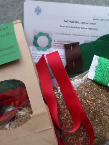Maine Balsam Fir Felt Wreath Craft Kit