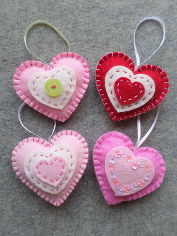 Set of 4 Valentine Hearts Felt Ornaments DIY Sewing Activity Kit 
