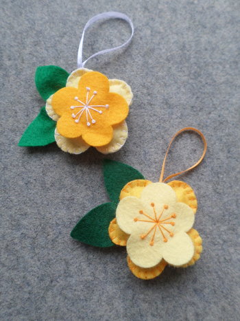 Yellow Flower Felt Holiday Ornament DIY Kit 