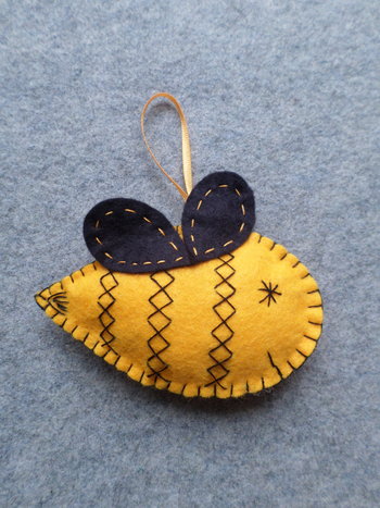 Bumble Bee Felt Holiday Ornament DIY Kit 