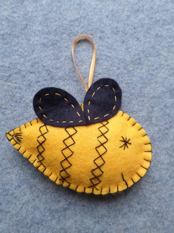 Bumble Bee Felt Holiday Ornament DIY Kit 