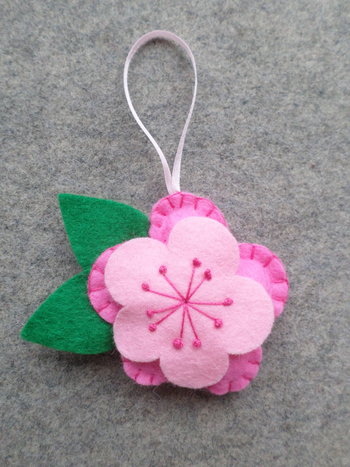 Pink Flower Felt Ornament DIY Kit 