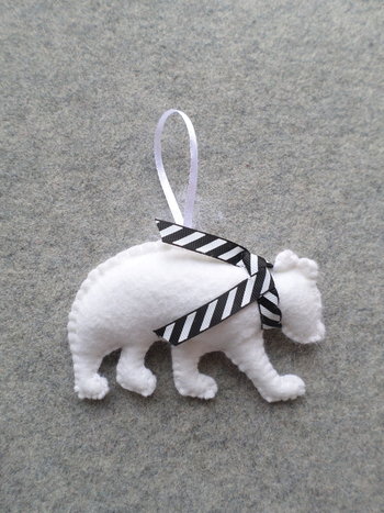 Polar Bear Collegiate Edition Felt Ornament DIY Kit 