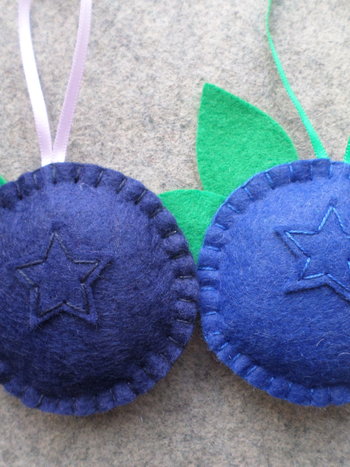 Blueberry Felt Holiday Ornament DIY Kit 